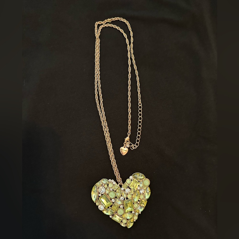 Betsy Johnson green faux jeweled pendant necklace.